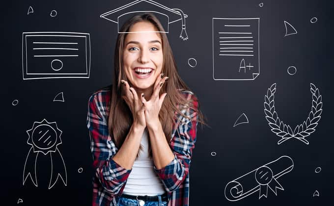 menina empolgada com graduação - graduação, tecnólogo ou técnico