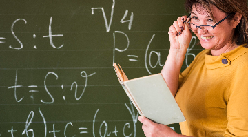 Quanto ganha um professor de matemática? Veja salário e perspectiva de carreira