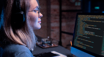 O que faz um programador? Veja áreas e como é trabalhar na programação