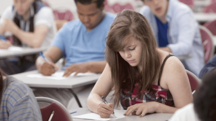 Simulador de notas de corte do Enem: veja se vai dar para entrar na faculdade com Fies, Prouni ou Sisu