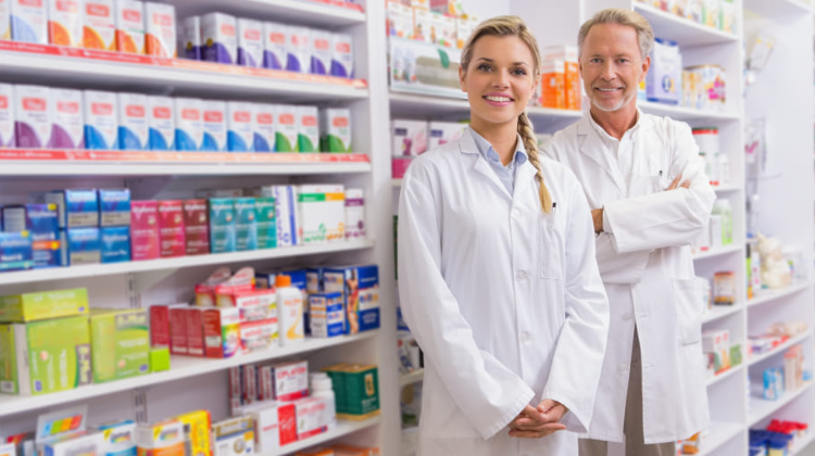 Farmacêuticos têm 10 áreas de atuação regulamentadas pelo CFF; veja quais são