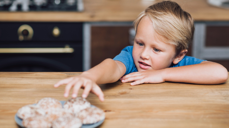 Compulsão alimentar infantil: veja 6 dicas de como ajudar