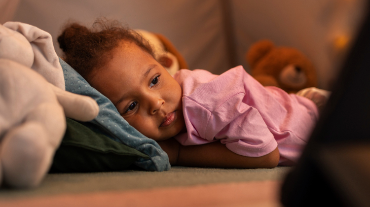Medo de dormir sozinho: 10 dicas para ajudar as crianças