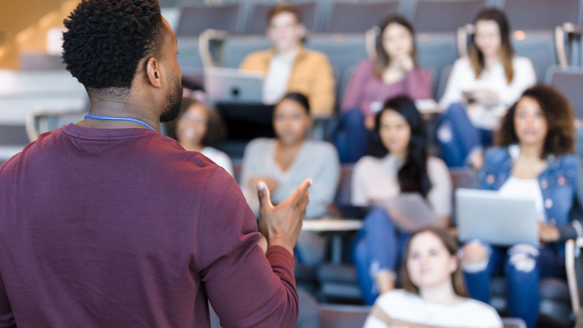 5 cursos de pós-graduação para dar aula em faculdade