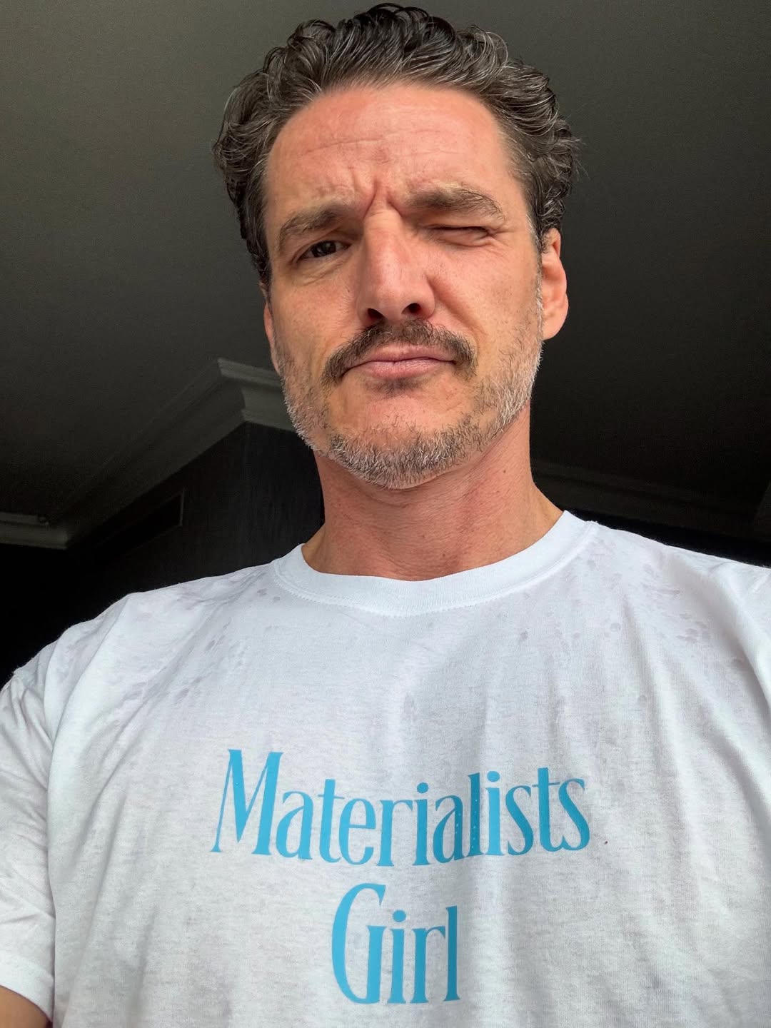 Você não vai acreditar qual curso Pedro Pascal fez antes de virar estrela de Amores Materialistas