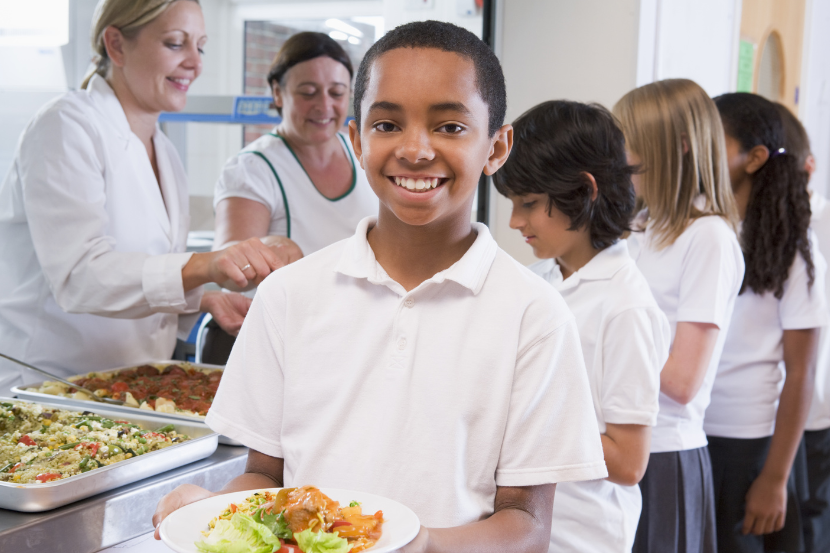 Como a alimentação escolar beneficia a saúde e o aprendizado