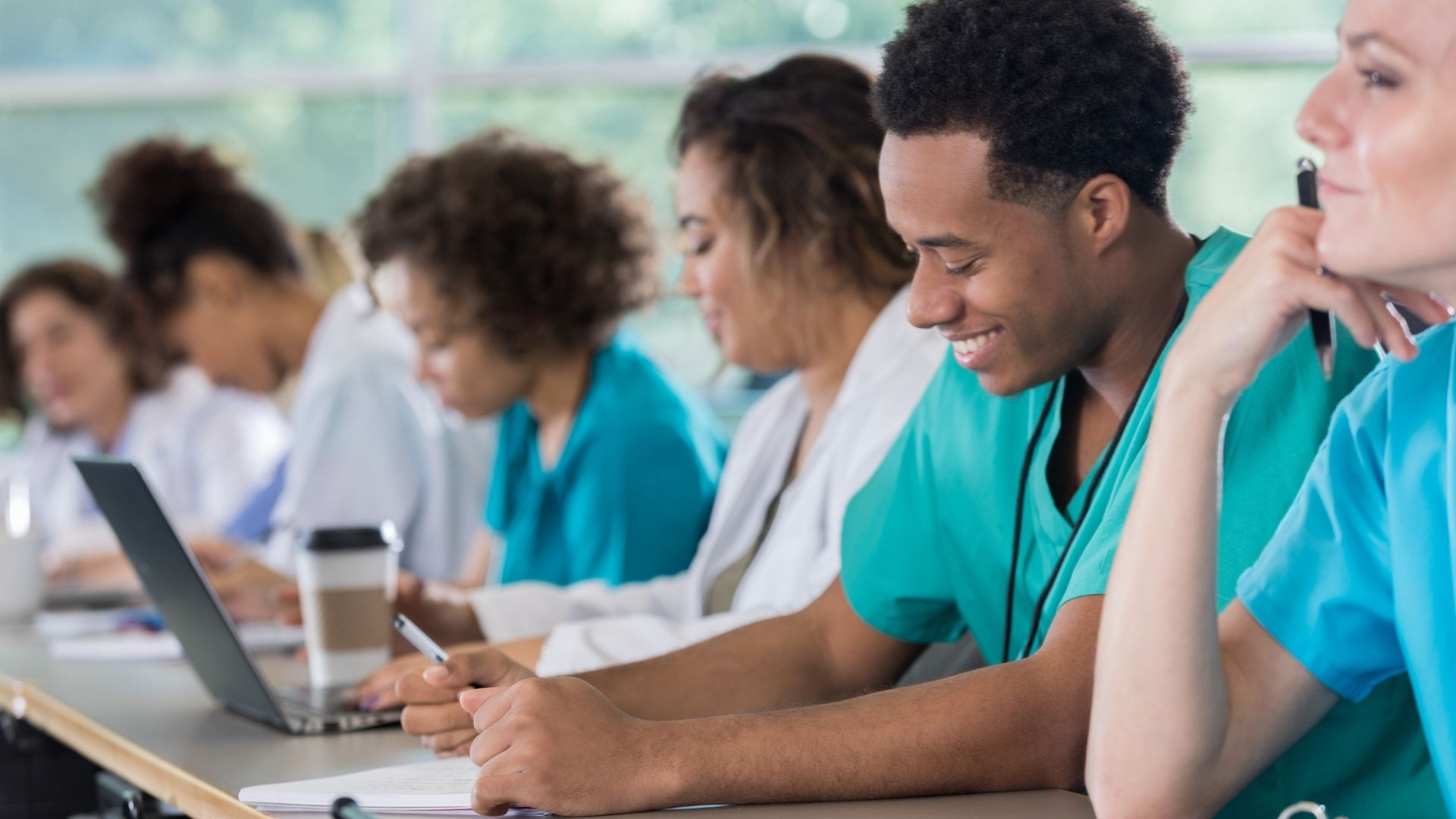 Quanto custa uma faculdade de Medicina​? Veja as mensalidades