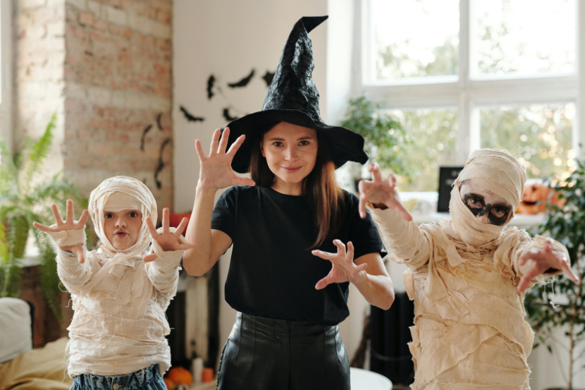 fantasias fáceis de múmia e bruxa para o halloween 2025