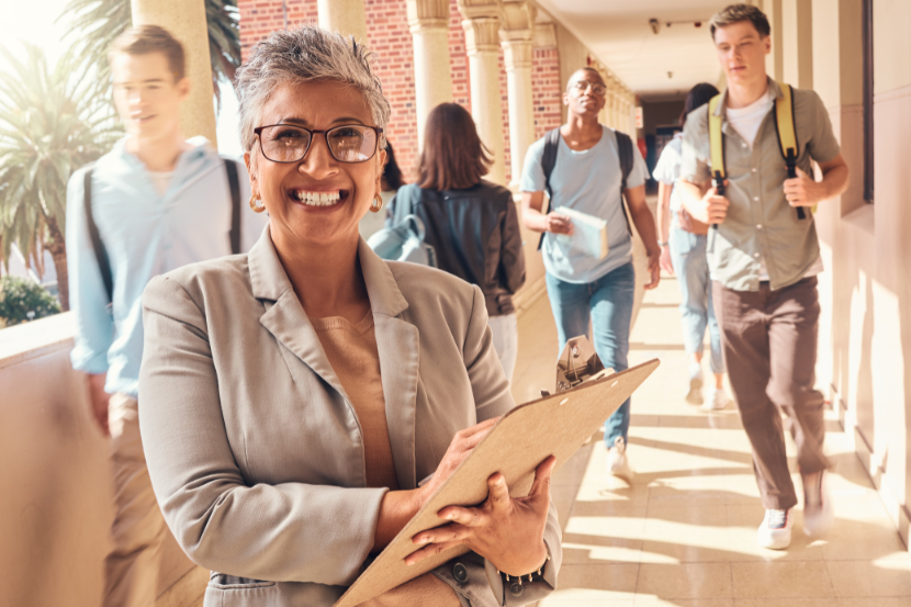 Dia do Diretor Escolar 2025: 15 frases e ideias para homenagear 