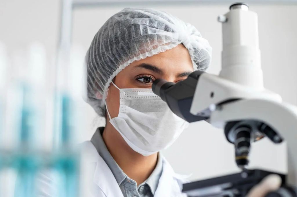 35 habilitações do biomédico: o que combina com você?