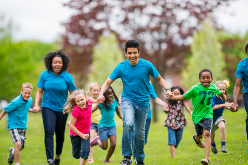 Colônia de férias escolares: vale a pena levar meu filho? 
