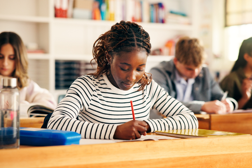 Como conseguir bolsa de estudos de Ensino Médio para 2026?