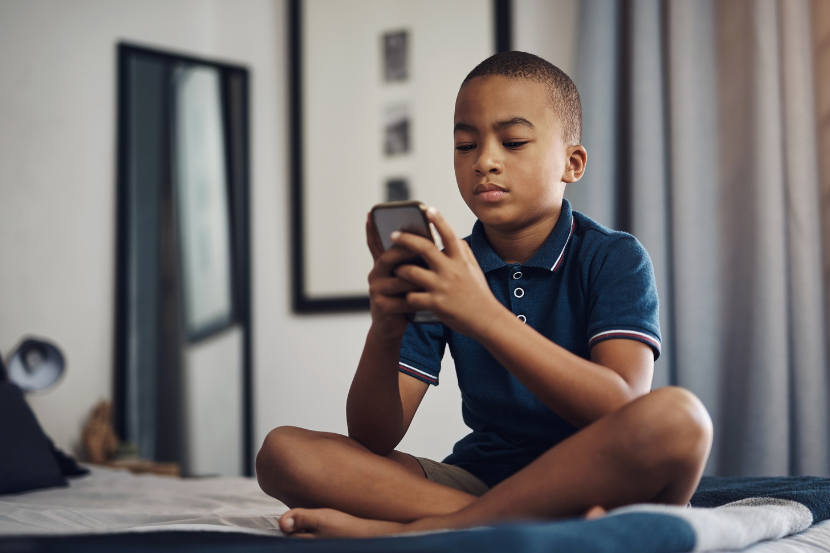 Proibição na Austrália alerta sobre o uso de redes sociais na infância