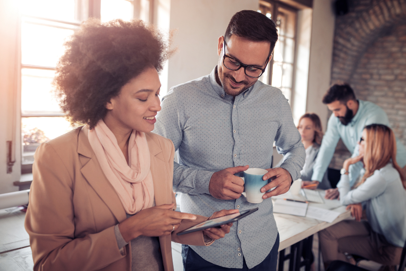 Reunião em inglês: como falar, tipos e exemplos práticos