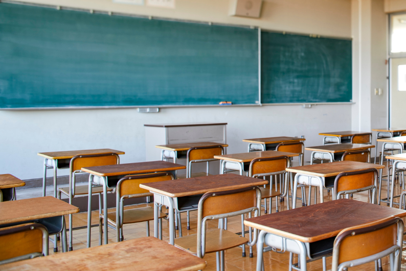 sala de aula vazia representando as vagas remanescentes escola estadual 2026