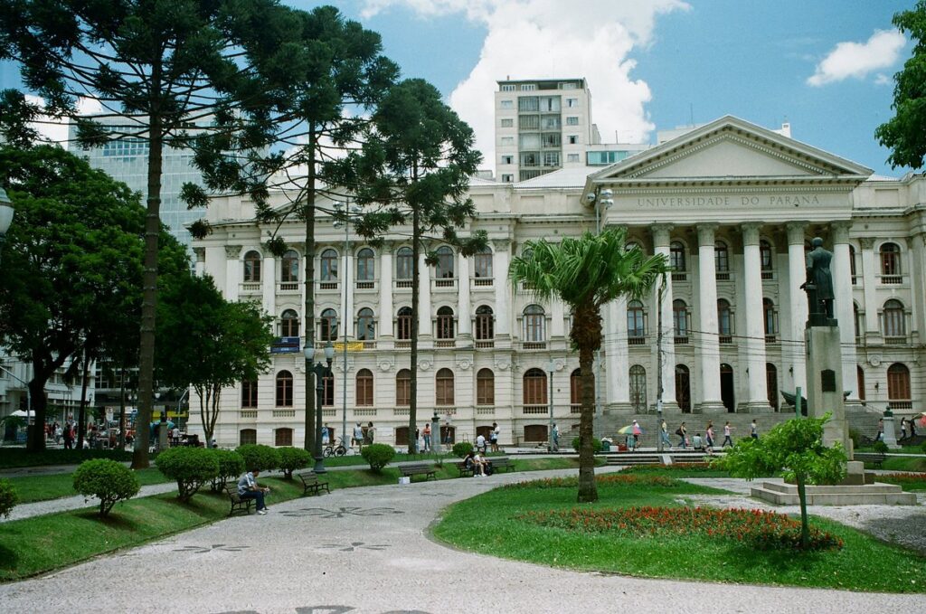 Prédio histórico da Universidade Federal do Paraná, onde ocorre o vestibular 2026 UFPR e a divulgação do resultado do processo seletivo.