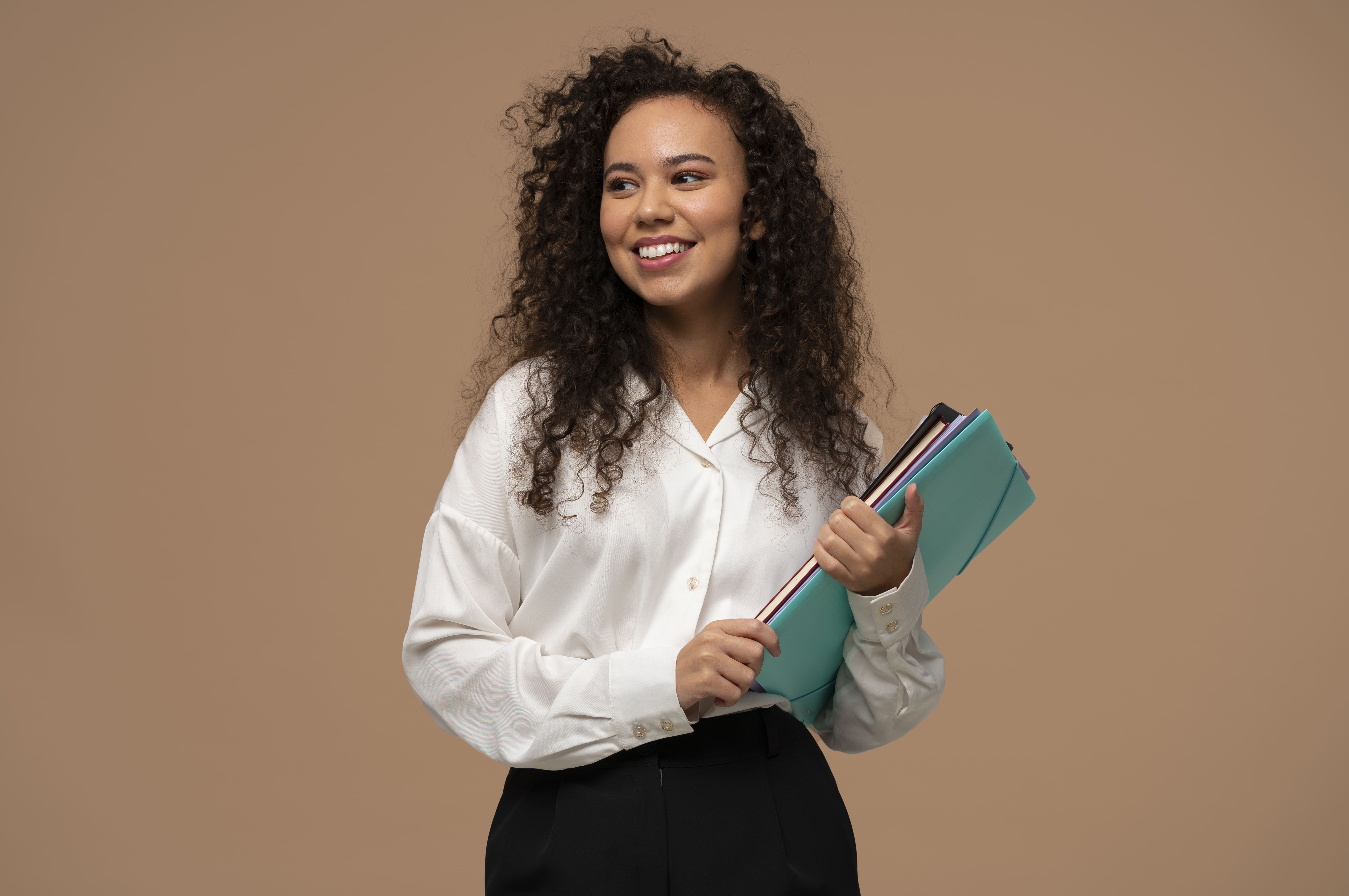 Diferença entre Direito e Relações Internacionais: qual curso combina mais com seu perfil?