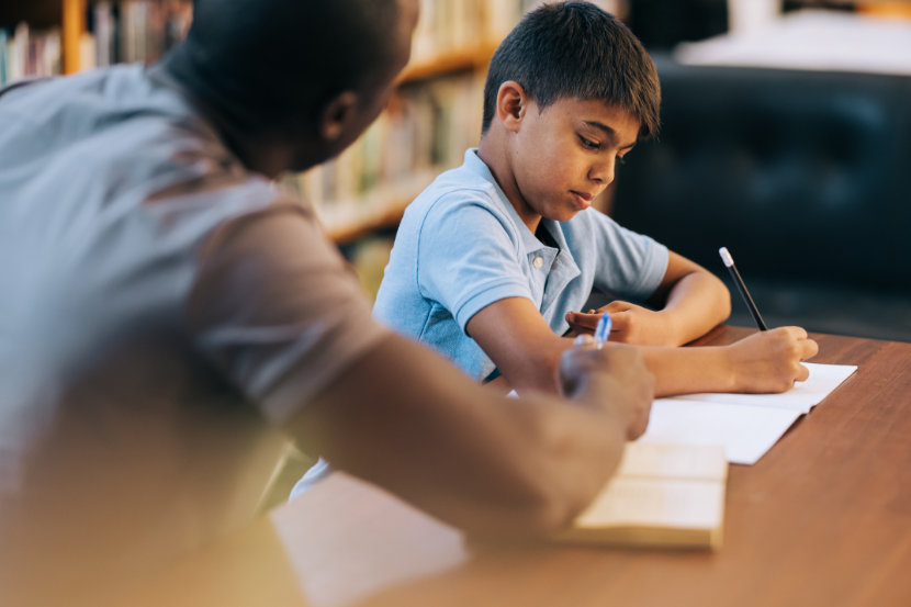 aluno na escola em atividade complementar de período integral do Censo Escolar 2025