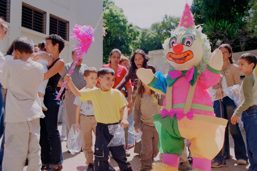crianças em bloquinhos com marchinhas de carnaval infantil