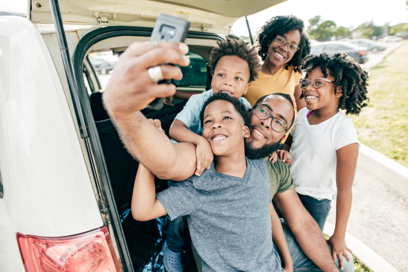 família viajando no feriado de carnaval