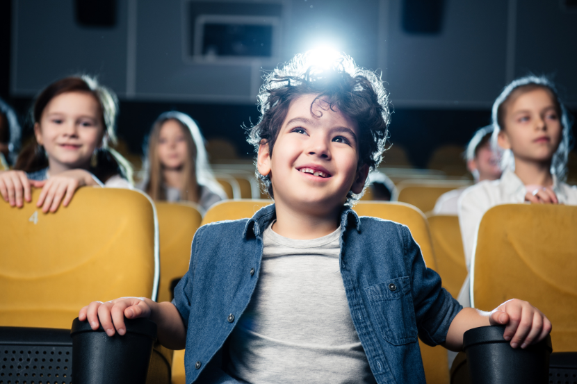 crianças no cinema durante a semana do cinema 2026