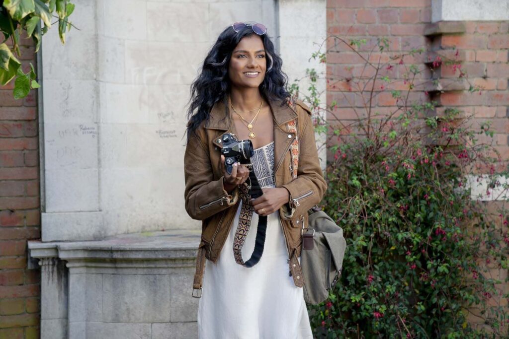 Simone Ashley (Kate Sharma)