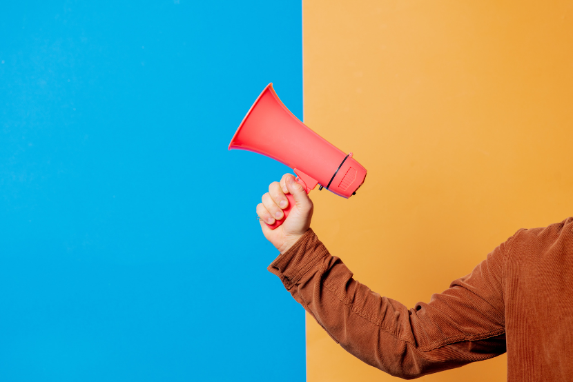 Shadowing: saiba o que é, como funciona e se vale a pena para aprender inglês