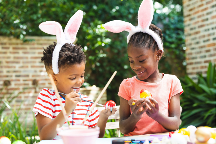 crianças fazendo atividades de Páscoa para crianças na escola ou em casa