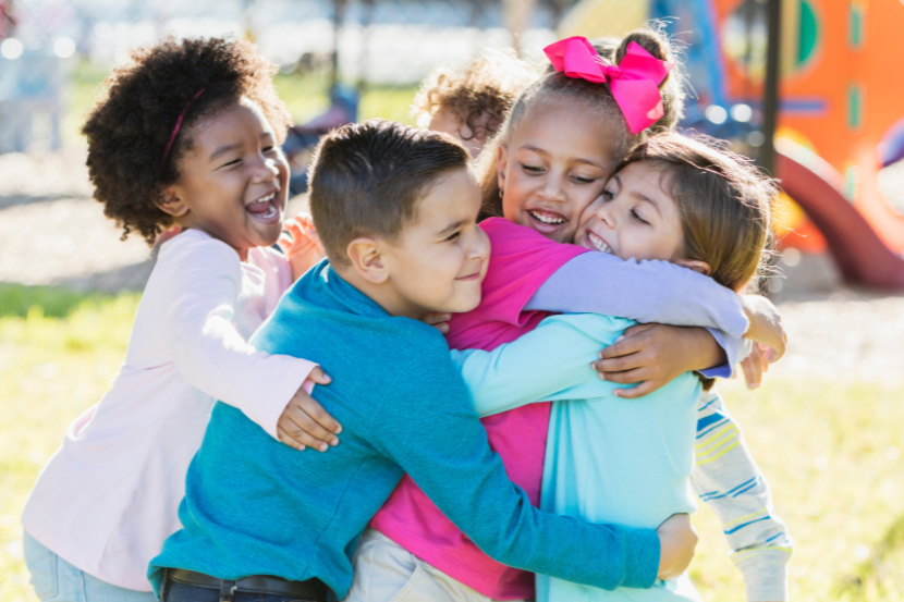 Dia do amigo: 20 mensagens e como ensinar o valor da amizade aos filhos