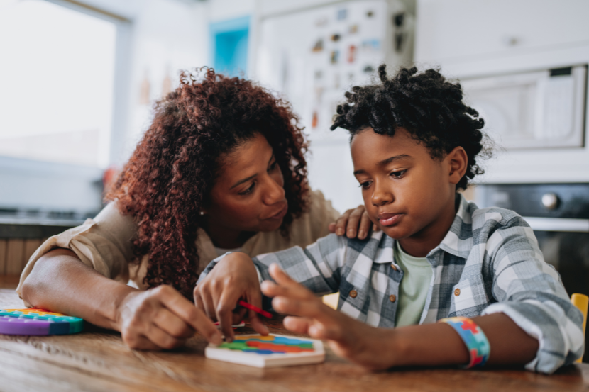 criança com autismo durante terapia no dia mundial do autismo