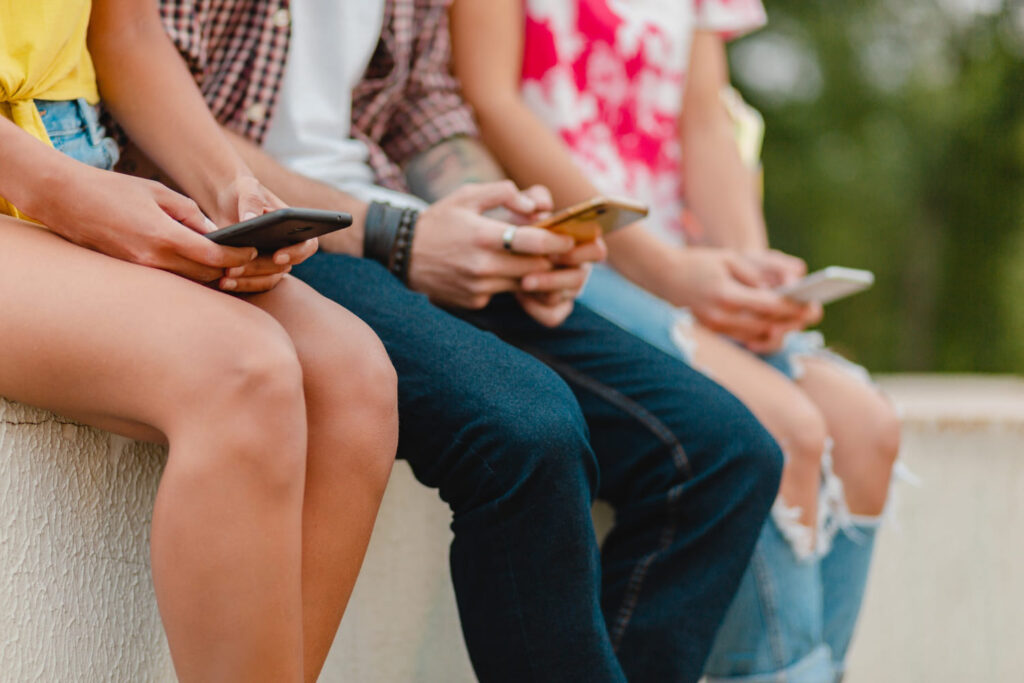 Gag, FOMO, old: veja o significado das gírias da geração Z