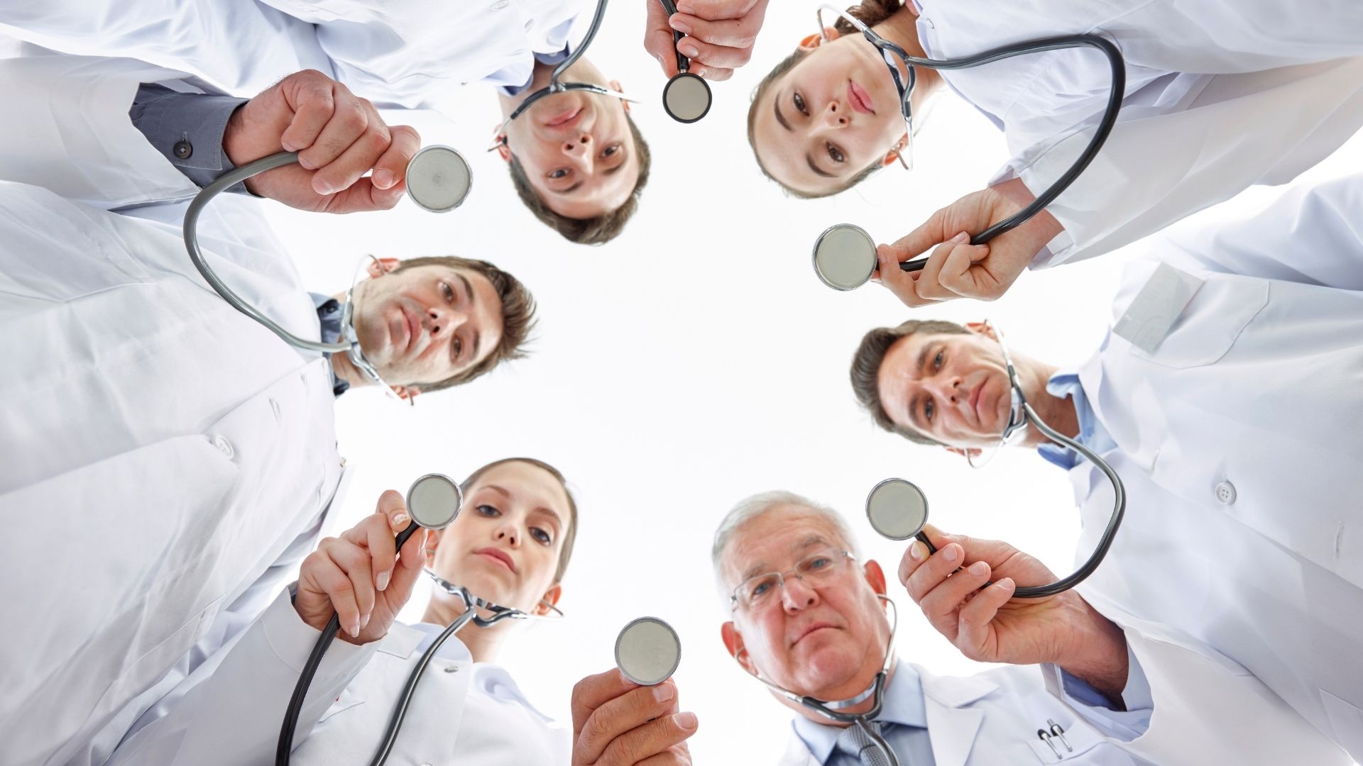 10 áreas da Medicina com os maiores salários do Brasil em 2026