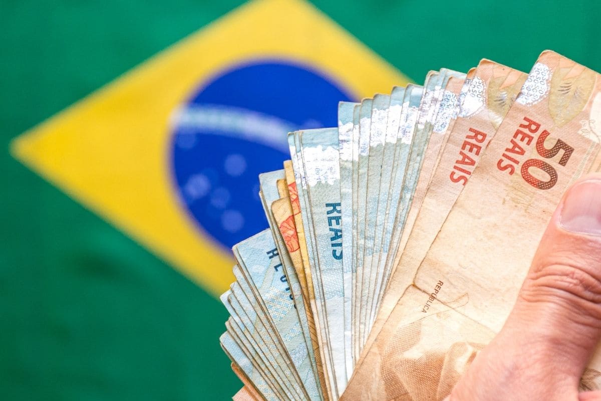Salário mínimo de R$ 2.020? Veja valor em 2027 e próximos anos