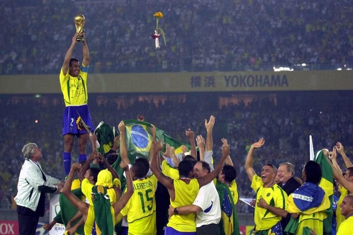 Como era o ensino superior no Brasil quando a Seleção ganhou a Copa de 2002?