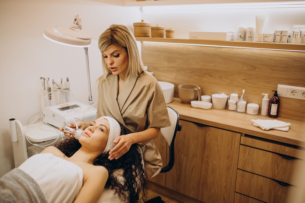 Estética semipresencial: como funciona e para quem faz sentido