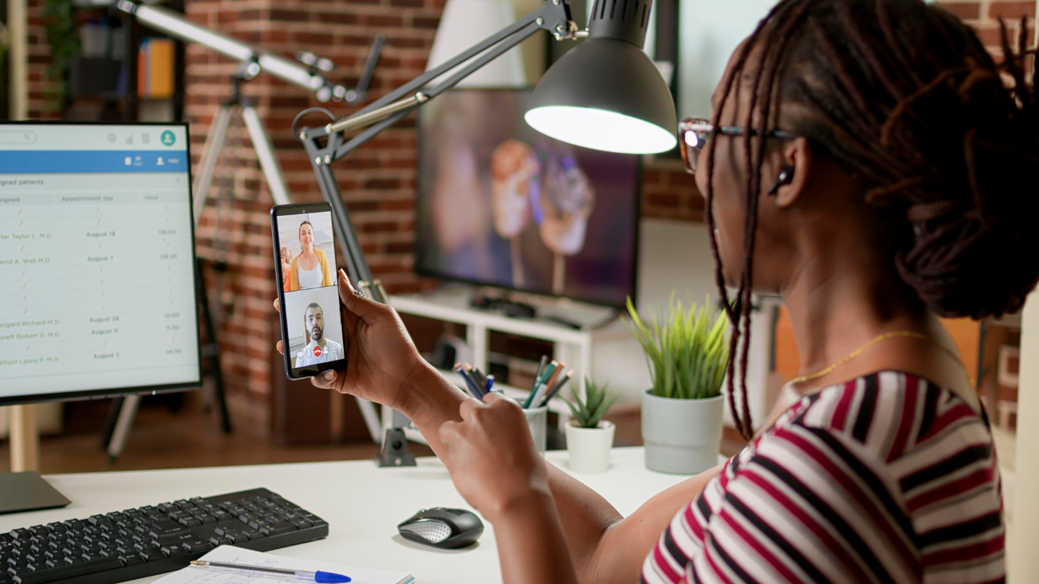 Quanto custa uma pós em comunicação e marketing digital? Veja valores e bolsas
