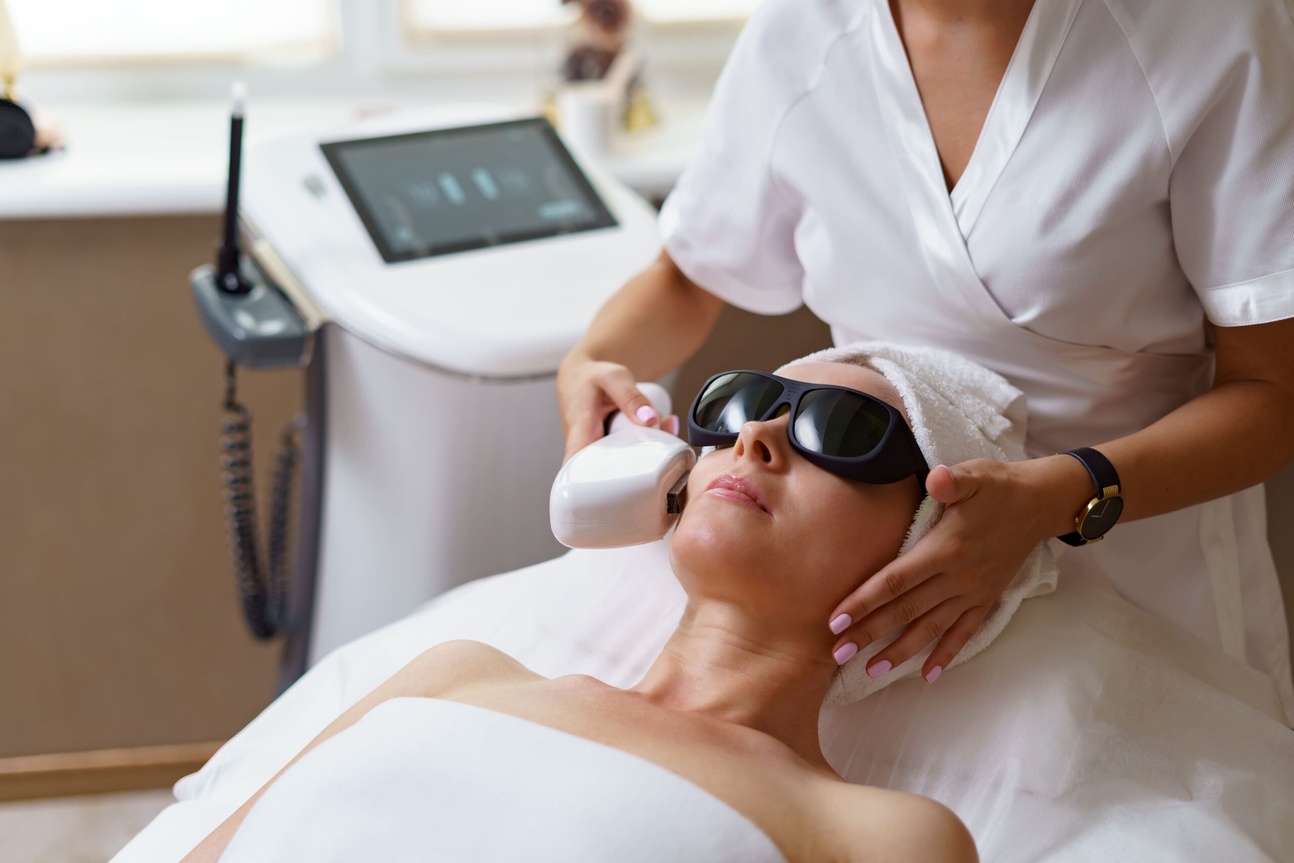 O que se estuda em Estética? Veja matérias, atividades práticas e áreas da faculdade