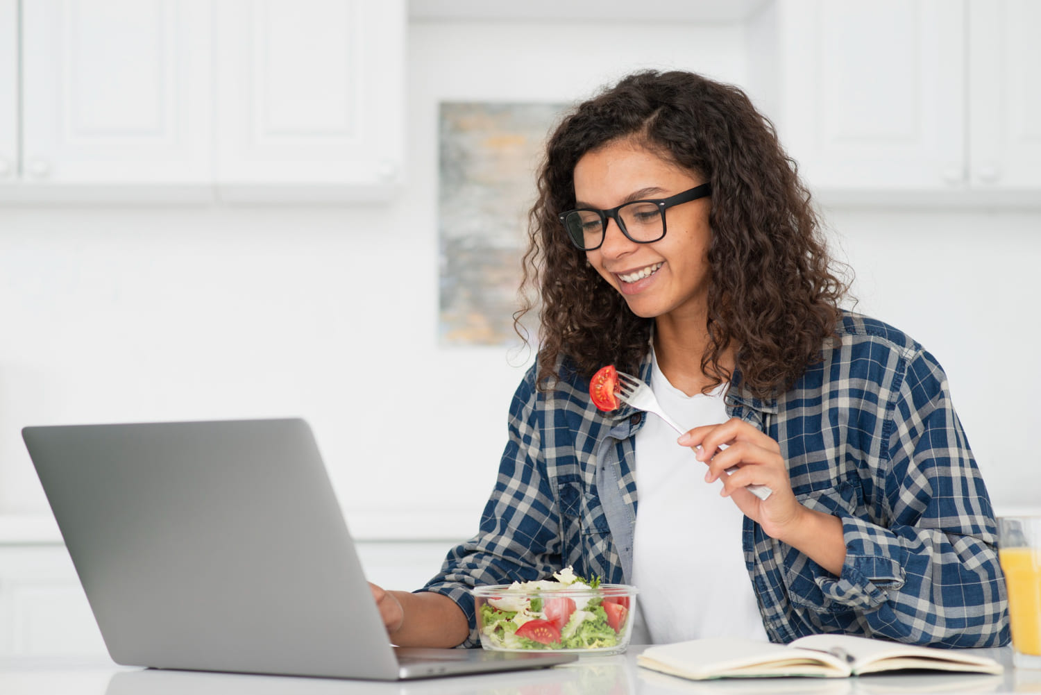 Nutrição pode ser semipresencial? Veja como são as aulas