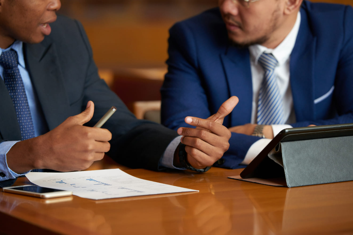 Qual a função do deputado estadual e federal? Veja diferença, salário e formação