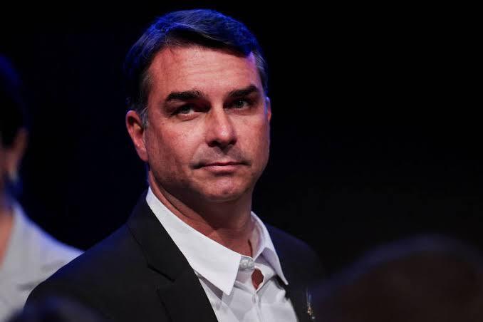 Pós-graduação do Flávio Bolsonaro: como verificar se uma formação é verdadeira?