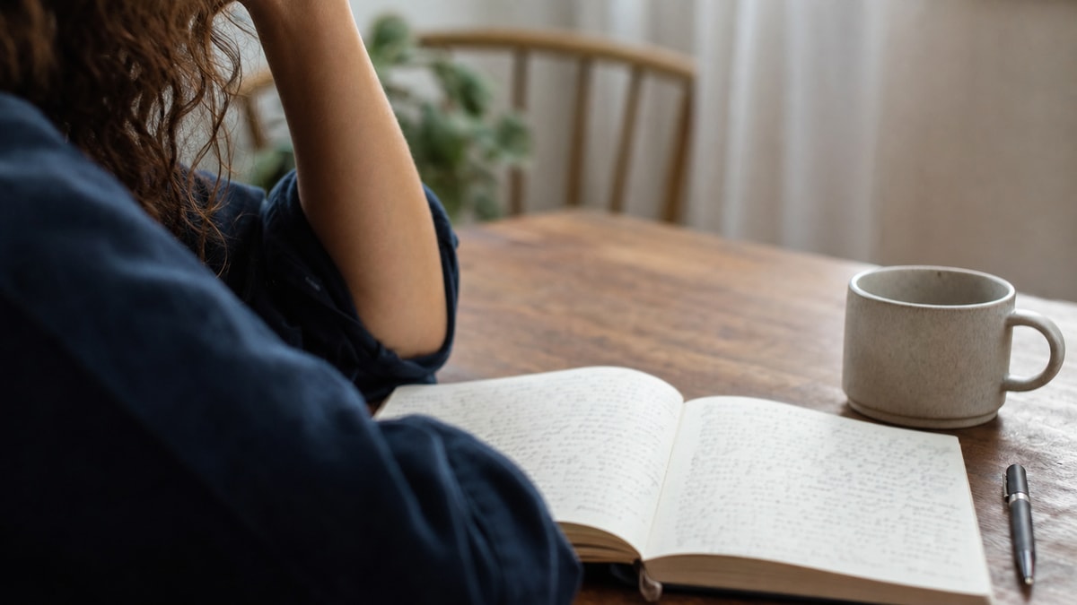 Observar antes de escolher Pessoa refletindo e registrando percepções sobre seus pontos fortes e dificuldades