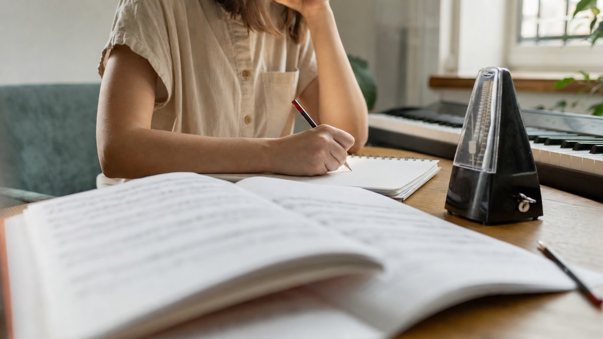 Como aprender a ler partituras: guia para iniciantes