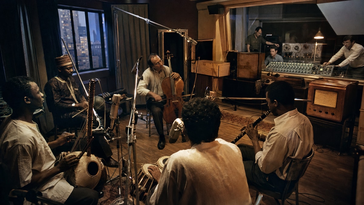 A expansão da música popular Músicos em estúdio com instrumentos e equipamentos de gravação, representando a diversificação musical do século XX