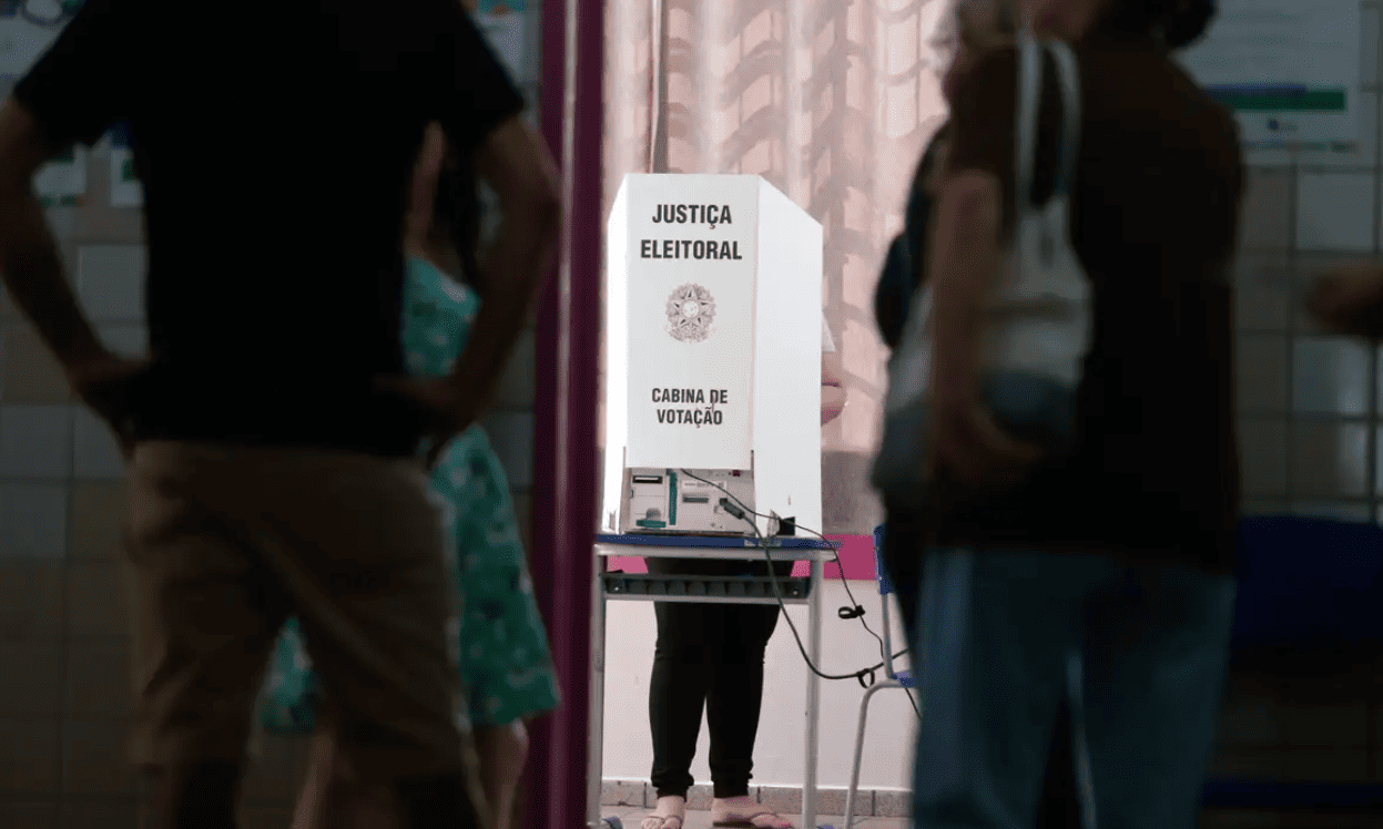 Para entrar na faculdade tem que estar em dia com a Justiça Eleitoral?