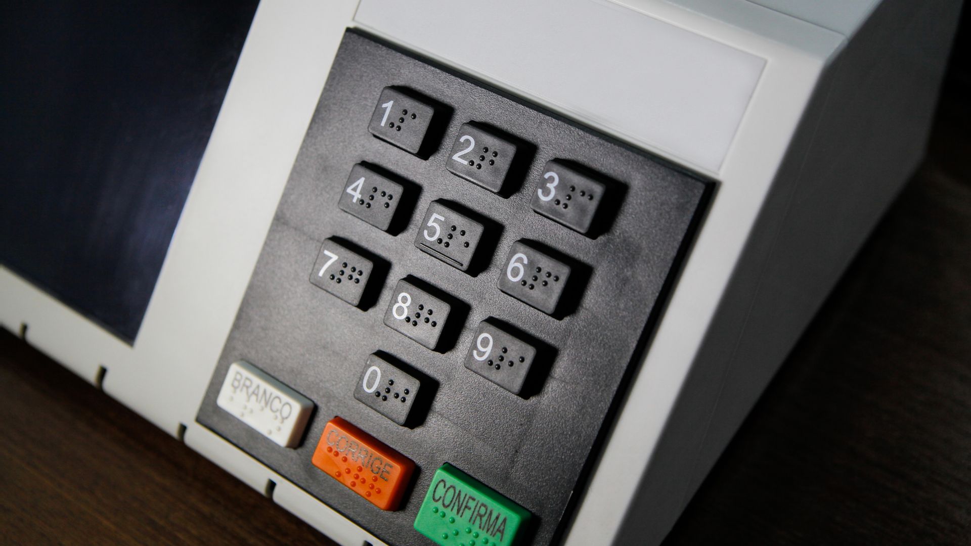 Como funciona a urna eletrônica? Entenda a tecnologia por trás da eleição