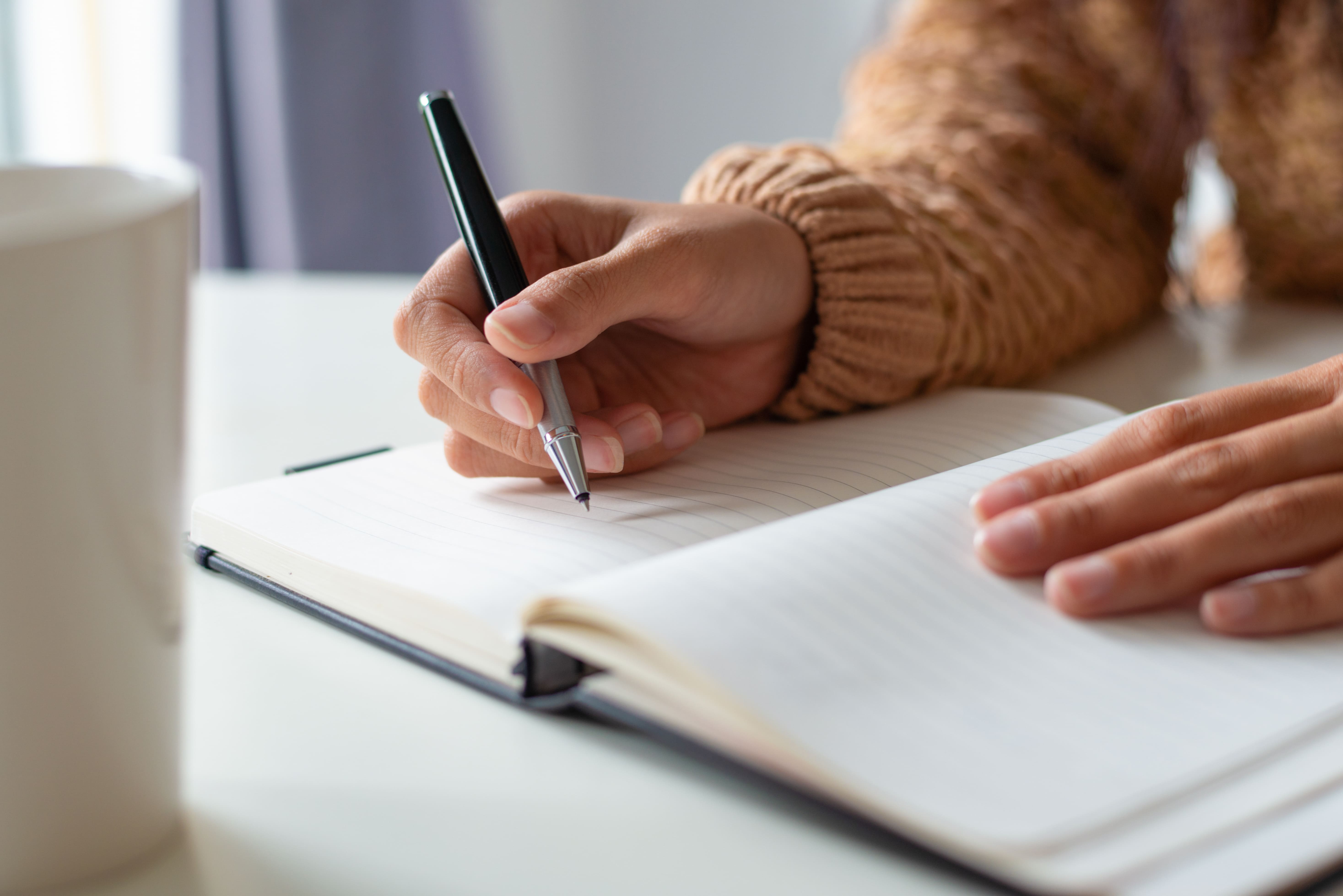 Dia do Poeta: 7 pós-graduações para melhorar a escrita e desenvolver a criatividade