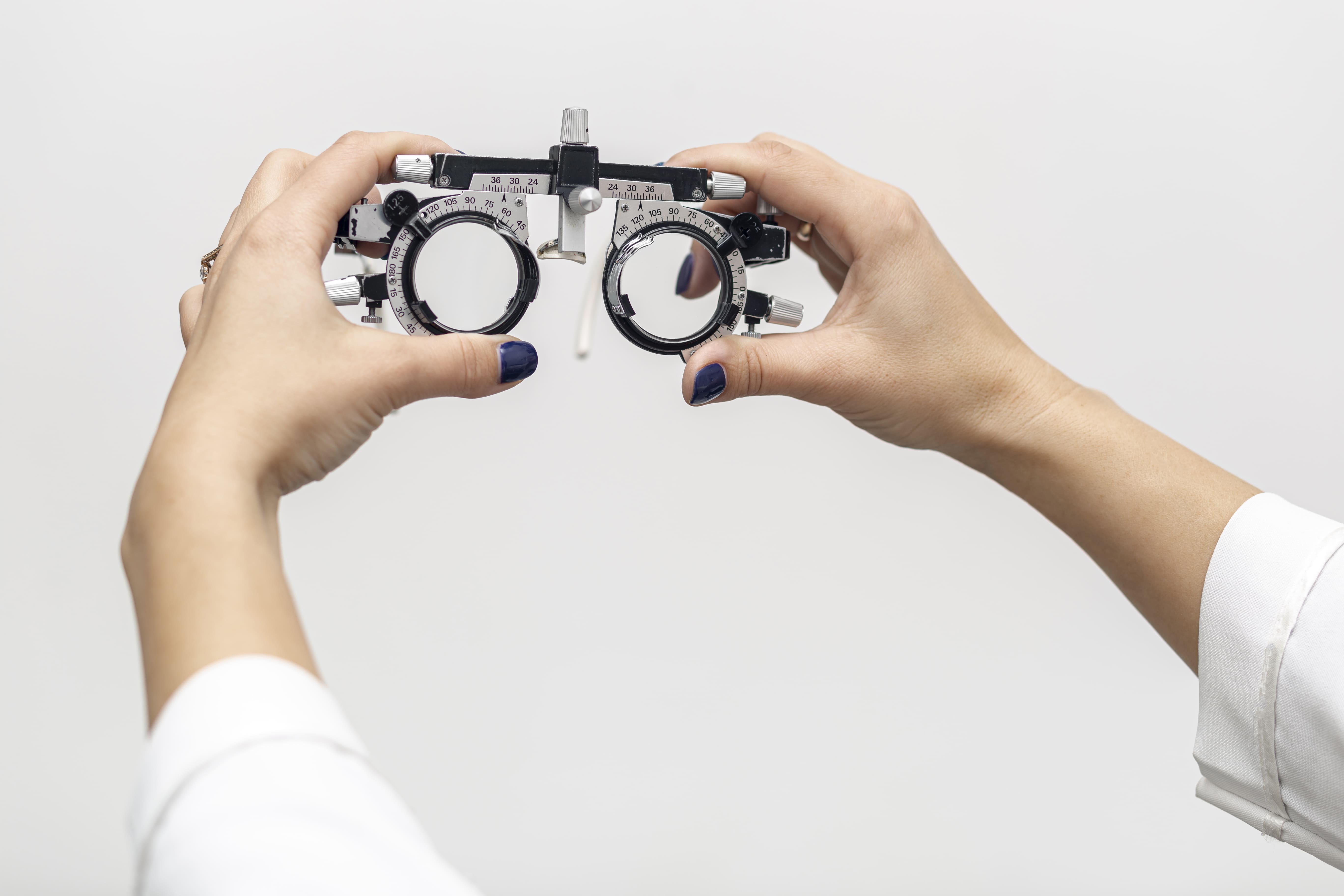 Optometria ou Óptica: qual a diferença entre os cursos e as áreas?