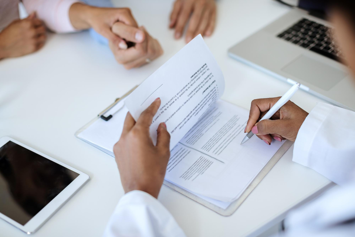 Como trabalhar no IML? Conheça cursos, profissões e formas de ingresso